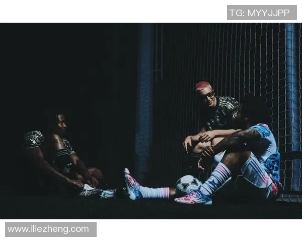 足球明星后跟开洞球鞋引领潮流助力运动表现的全新设计理念 足球明星后跟开洞球鞋引领潮流助力运动表现的全新设计理念