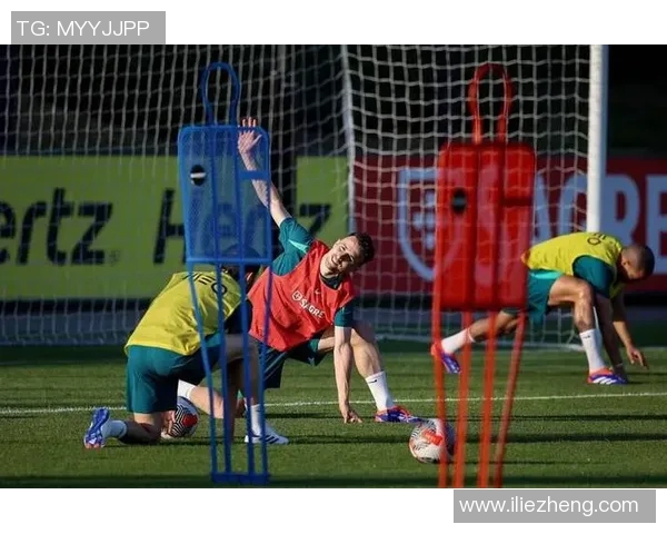 足球明星成长历程高清照片展现他们的奋斗与荣耀之路 足球明星成长历程高清照片展现他们的奋斗与荣耀之路