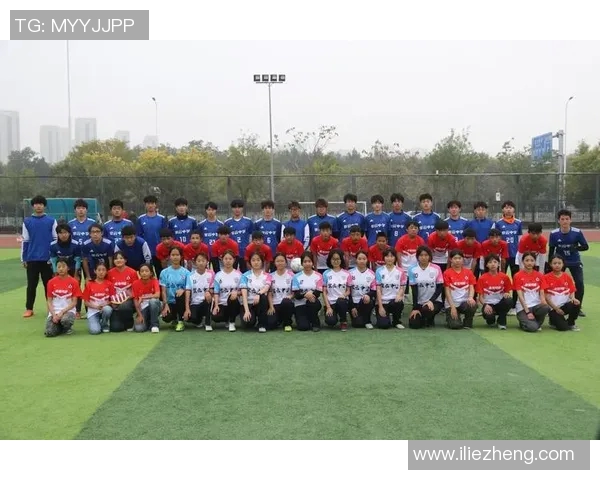 足球明星齐聚一堂精彩瞬间球队合照展现团结与友谊的力量 足球明星齐聚一堂精彩瞬间球队合照展现团结与友谊的力量